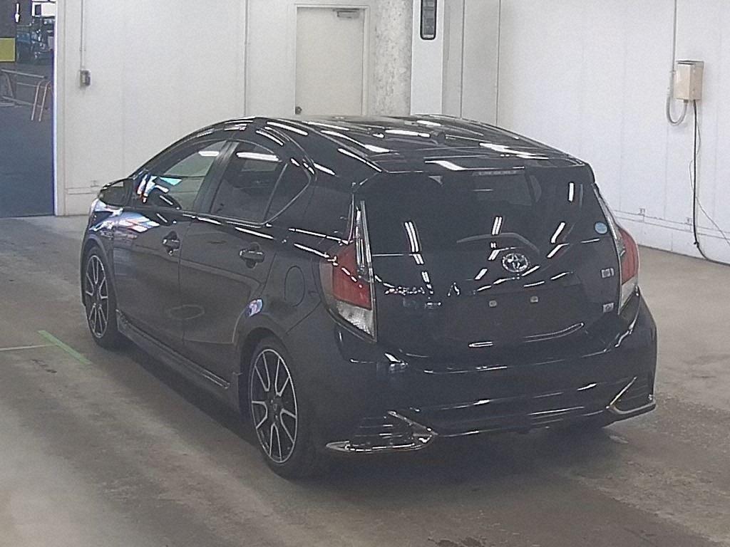 2014 Toyota Aqua thumbnail