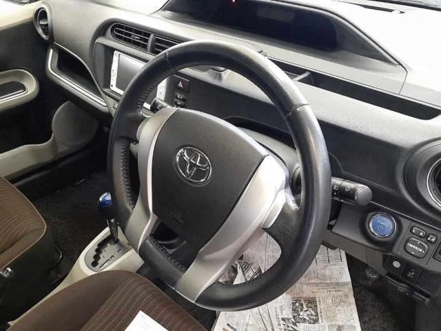 2013 Toyota Aqua thumbnail