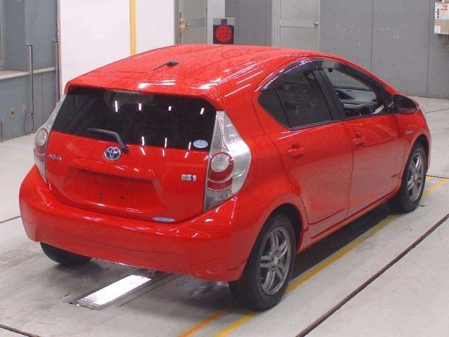 2013 Toyota Aqua thumbnail