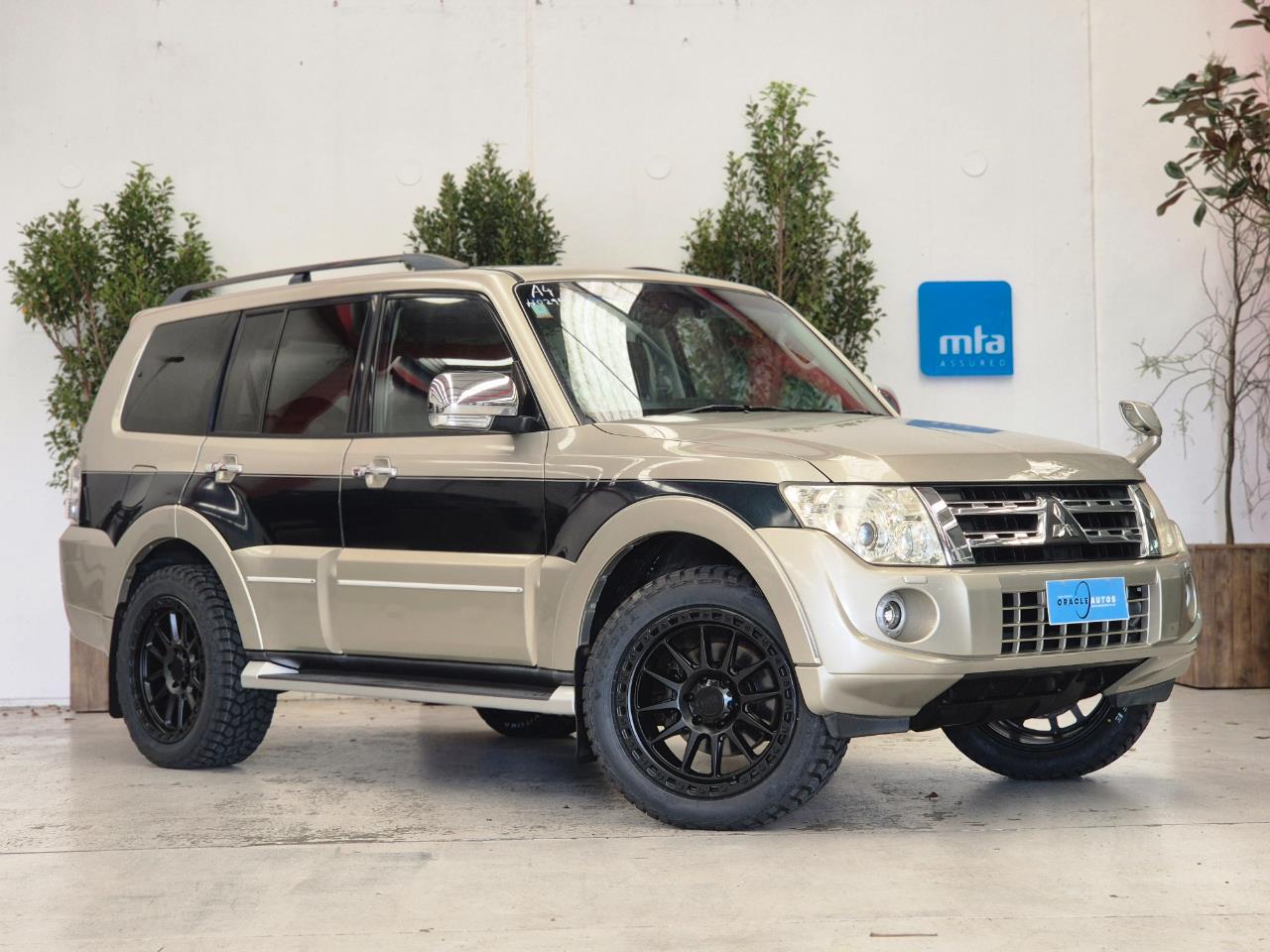2012 Mitsubishi Pajero thumbnail