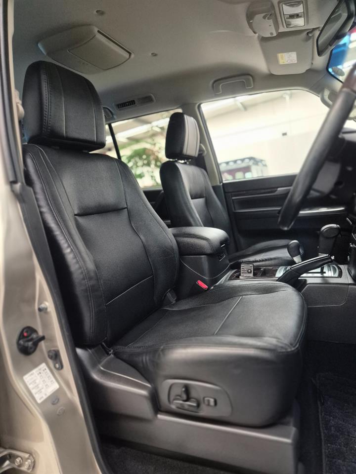 2012 Mitsubishi Pajero thumbnail