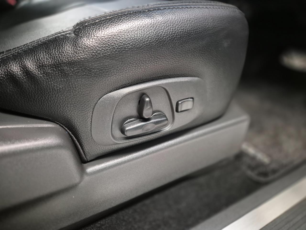 2012 Mitsubishi Pajero thumbnail