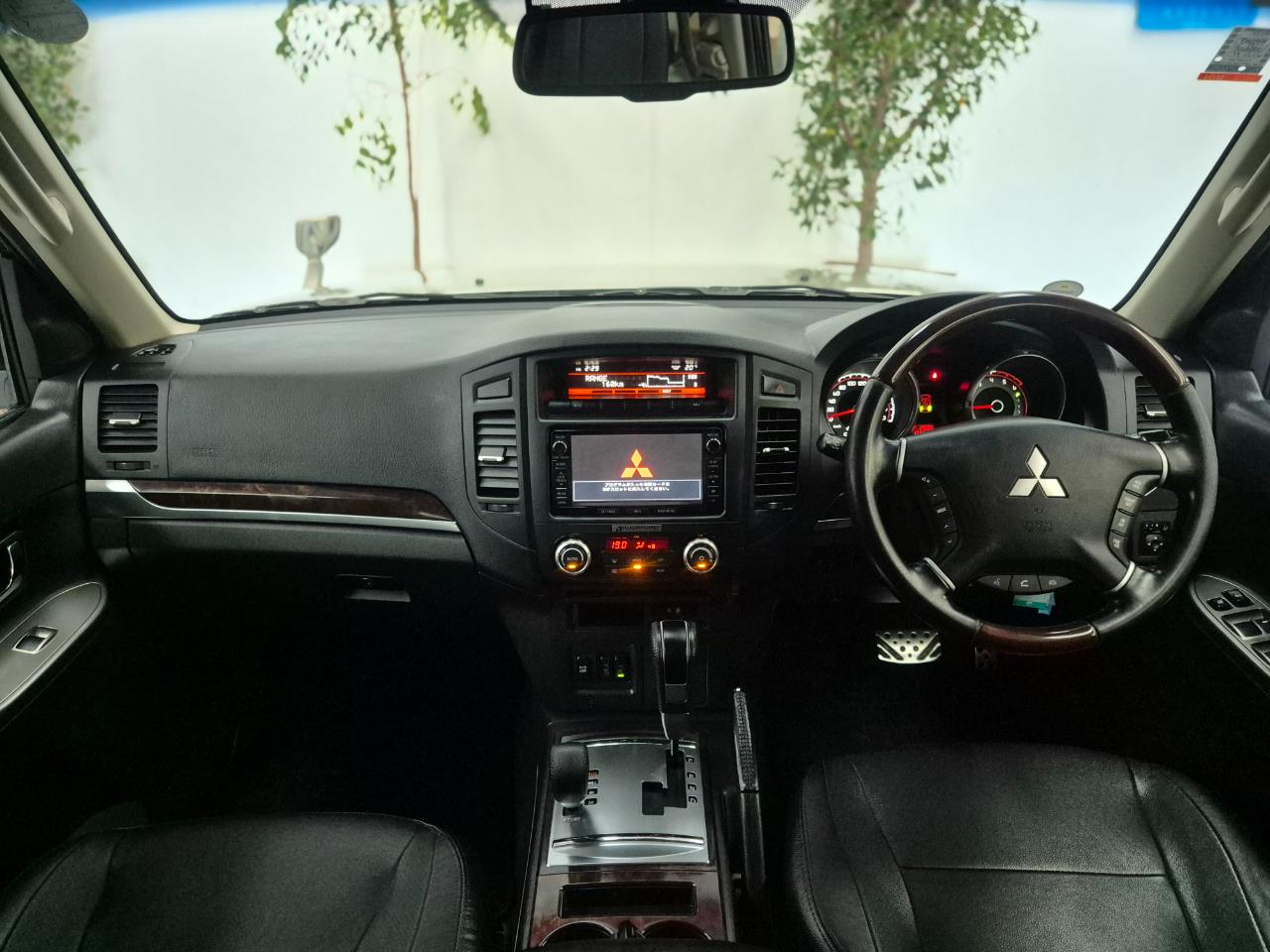 2012 Mitsubishi Pajero thumbnail
