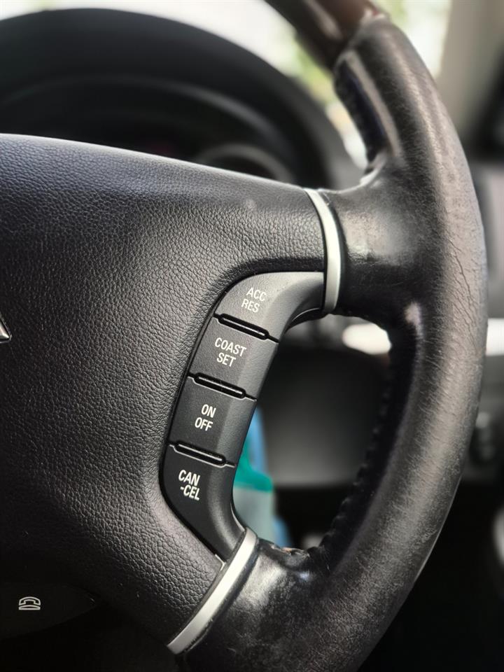 2012 Mitsubishi Pajero thumbnail