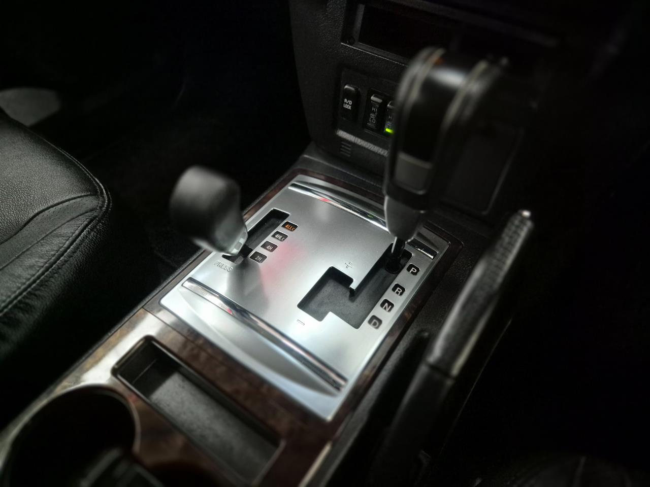 2012 Mitsubishi Pajero thumbnail