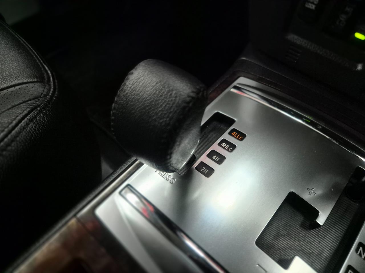 2012 Mitsubishi Pajero thumbnail