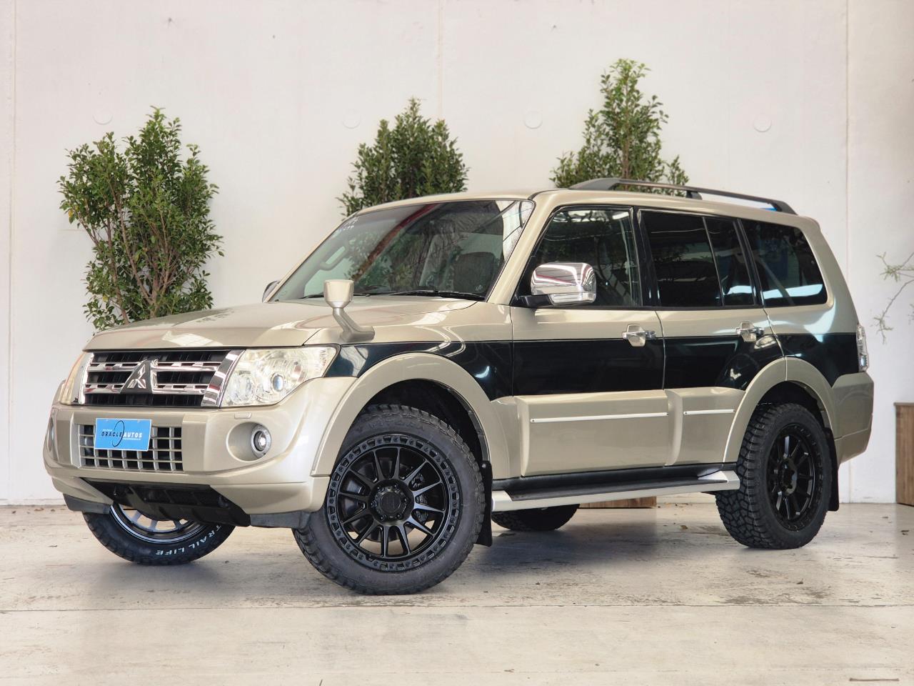 2012 Mitsubishi Pajero thumbnail