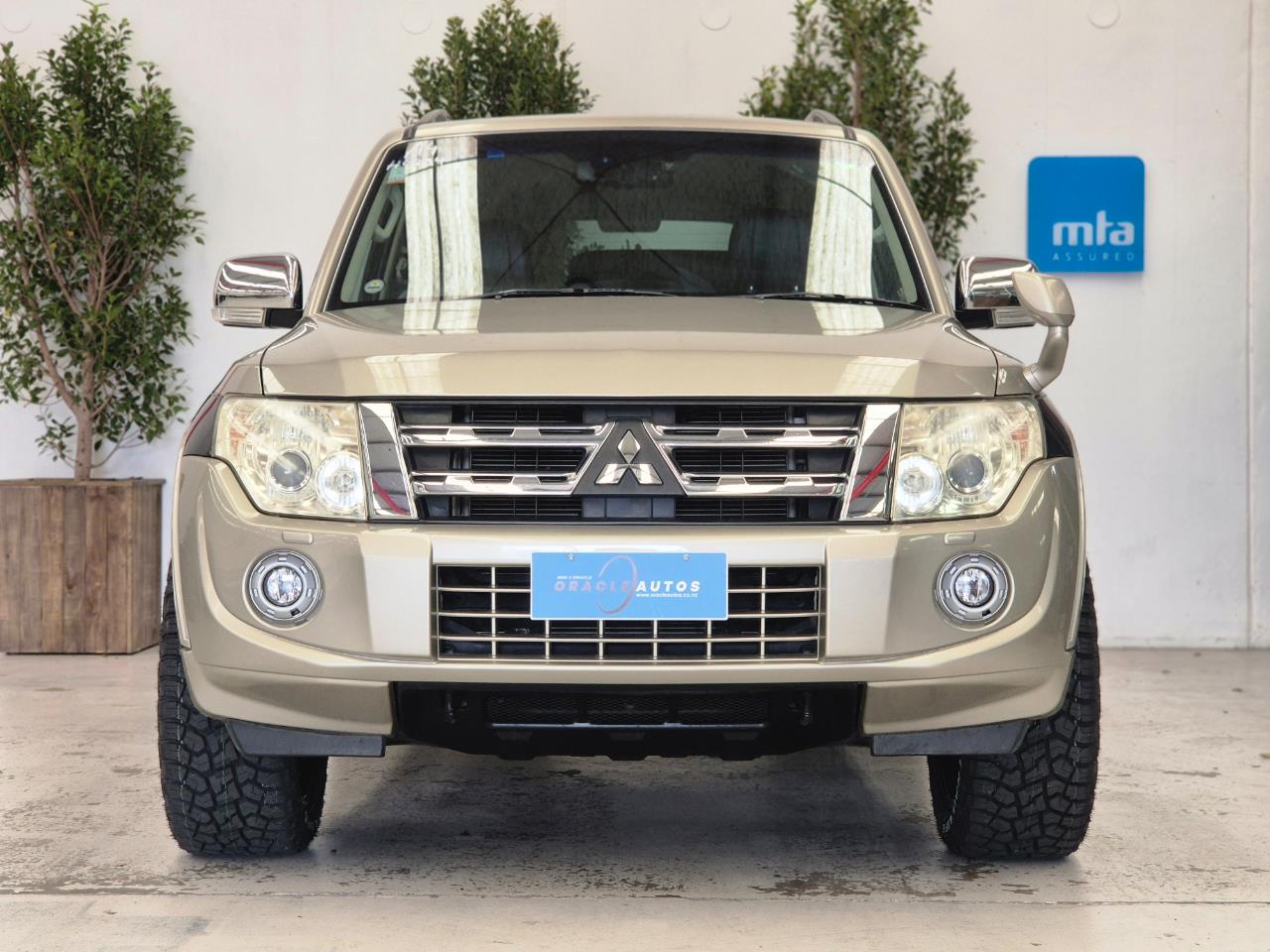2012 Mitsubishi Pajero thumbnail