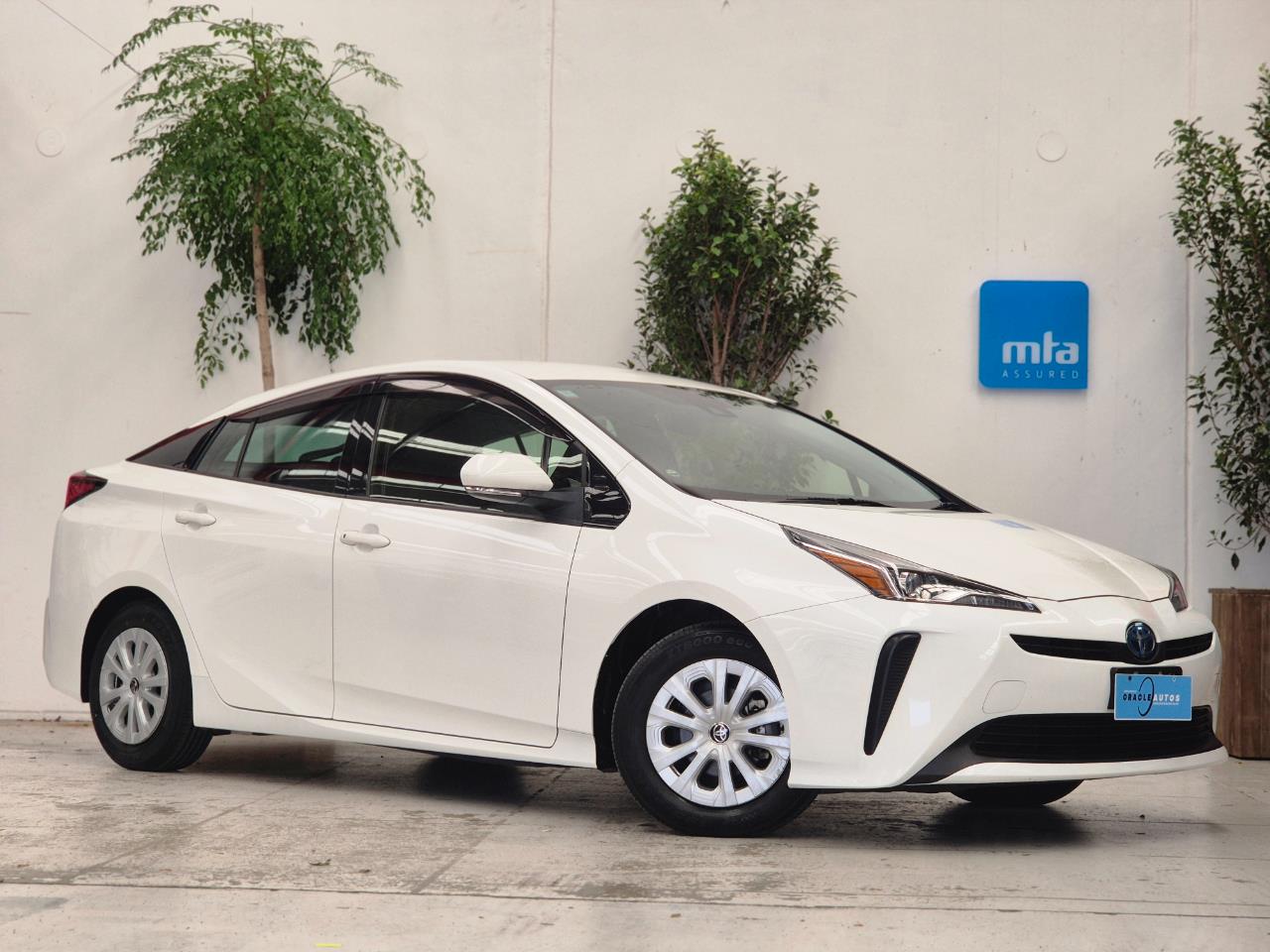 2019 Toyota Prius thumbnail