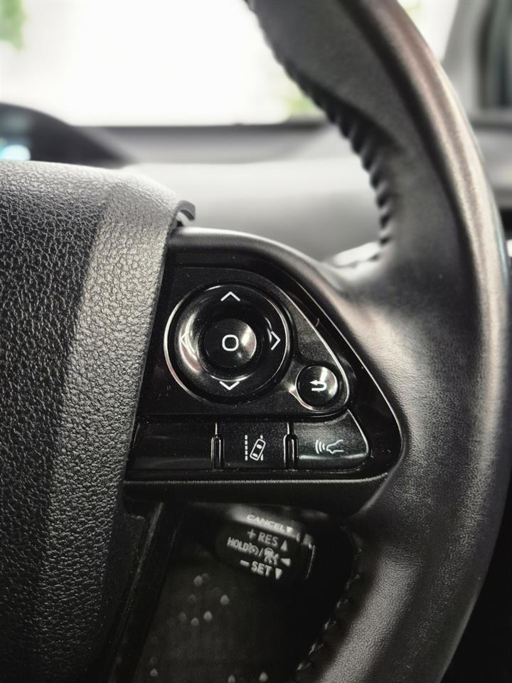 2019 Toyota Prius thumbnail