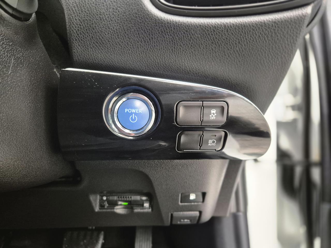 2019 Toyota Prius thumbnail