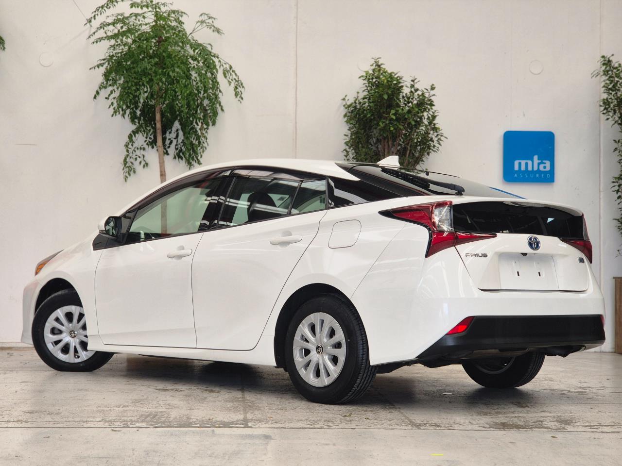 2019 Toyota Prius thumbnail