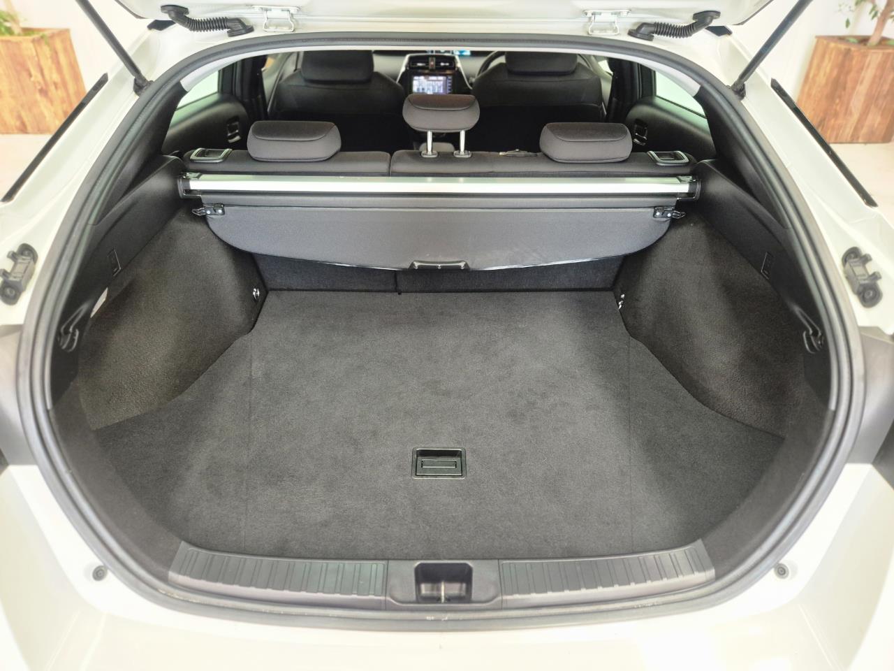 2019 Toyota Prius thumbnail
