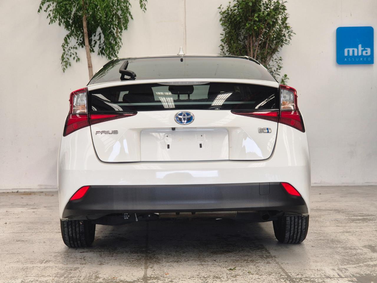 2019 Toyota Prius thumbnail