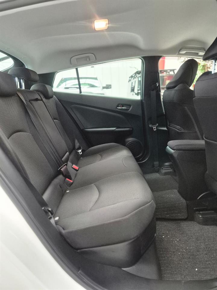 2019 Toyota Prius thumbnail