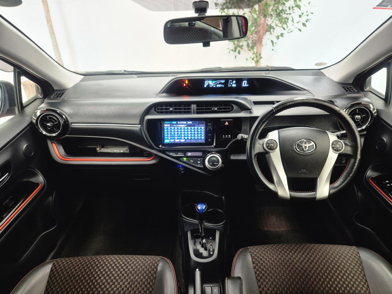 2015 Toyota Aqua thumbnail