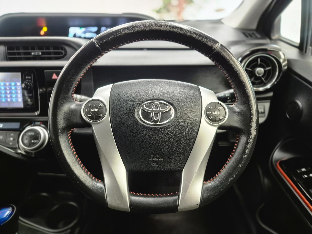 2015 Toyota Aqua thumbnail