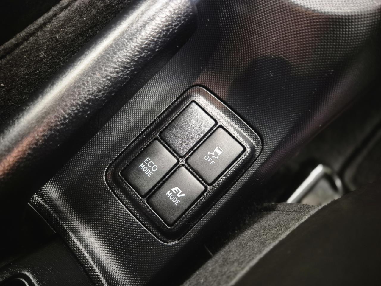 2015 Toyota Aqua thumbnail