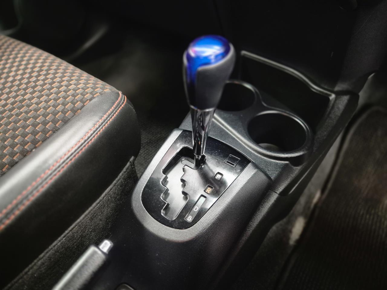 2015 Toyota Aqua thumbnail