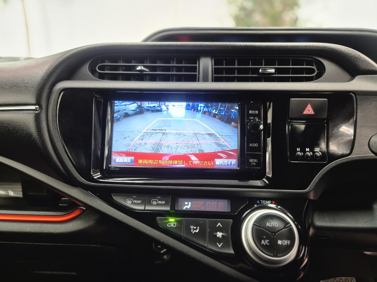 2015 Toyota Aqua thumbnail