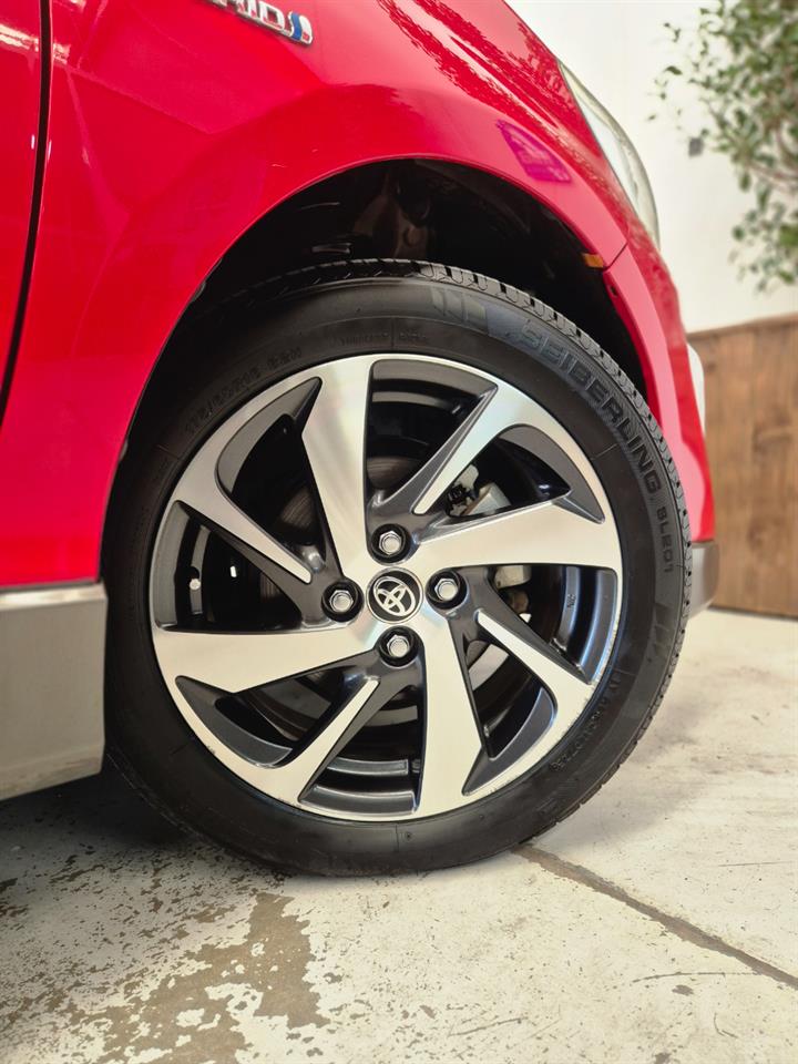 2015 Toyota Aqua thumbnail