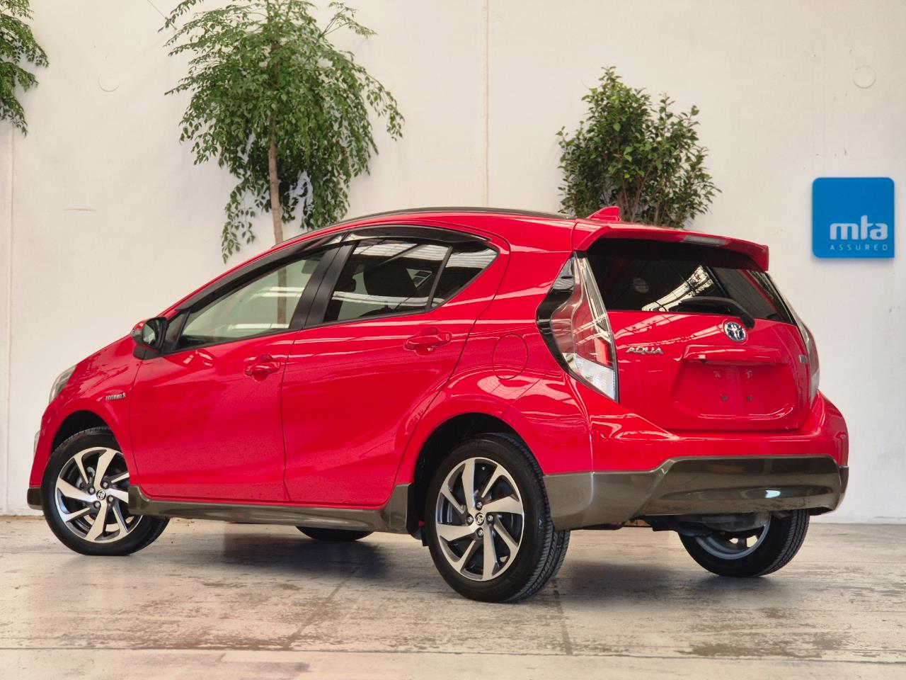 2015 Toyota Aqua thumbnail