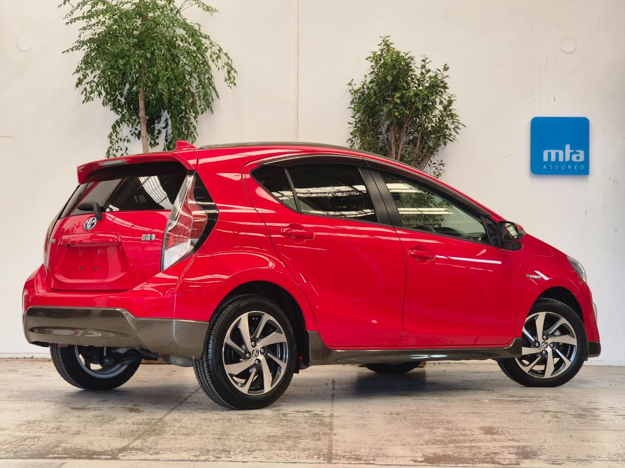 2015 Toyota Aqua thumbnail