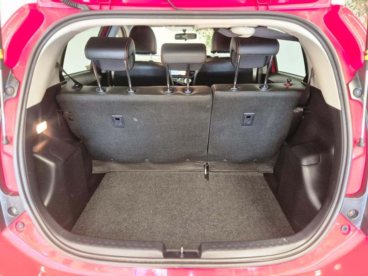 2015 Toyota Aqua thumbnail