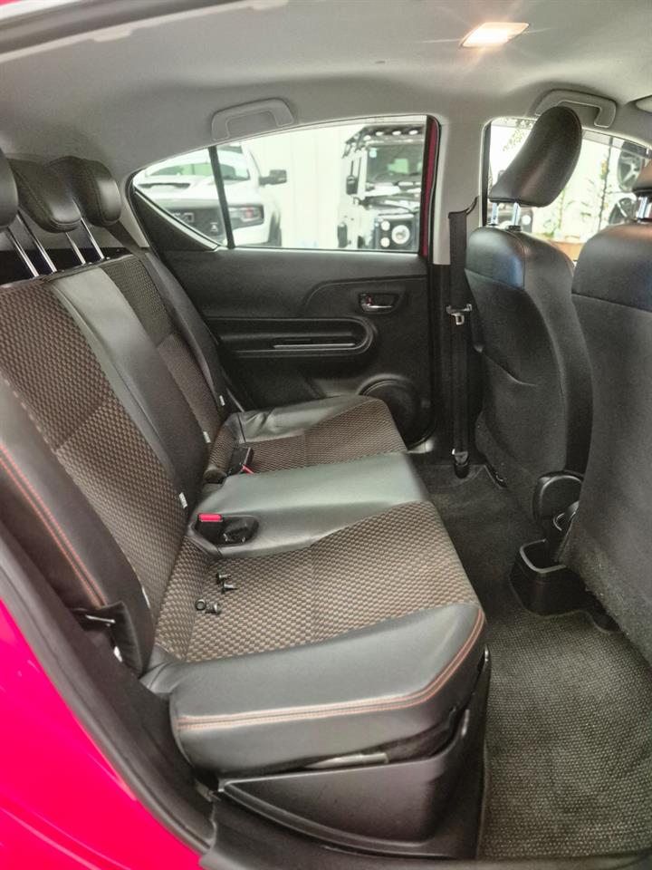 2015 Toyota Aqua thumbnail