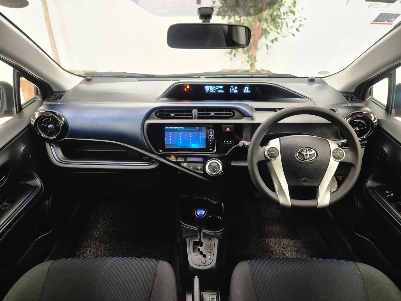 2017 Toyota Aqua thumbnail