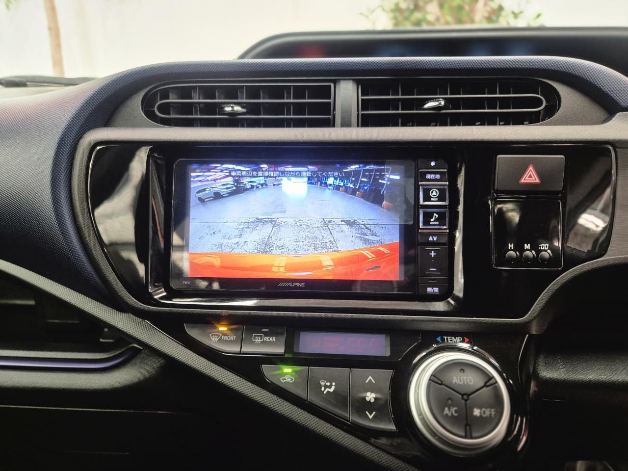 2017 Toyota Aqua thumbnail