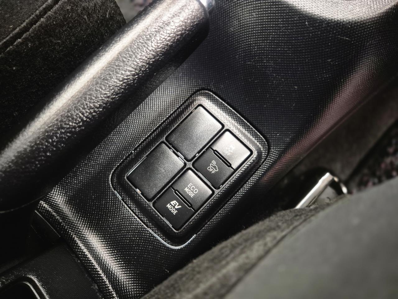 2017 Toyota Aqua thumbnail