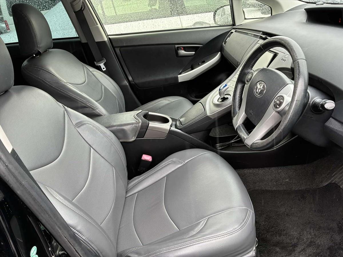 2012 Toyota Prius thumbnail