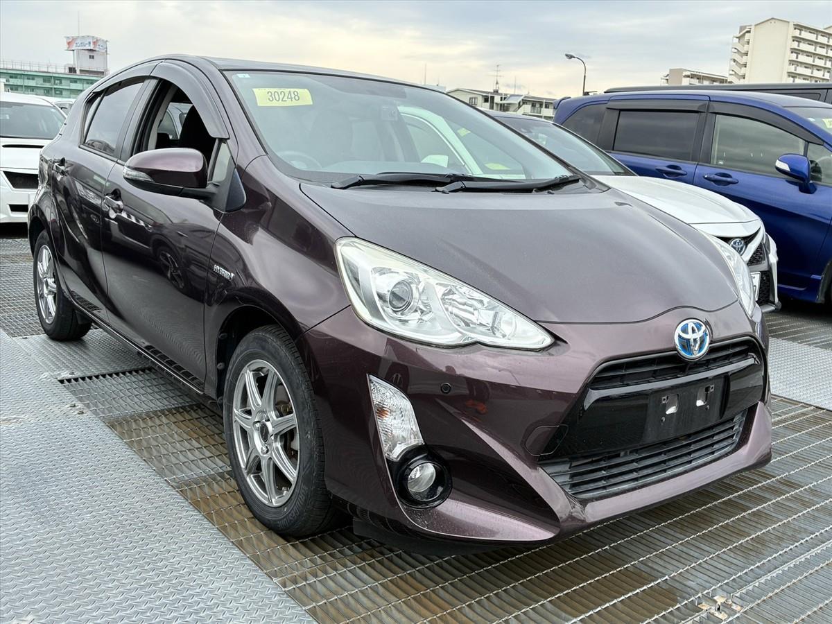 2015 Toyota Aqua thumbnail