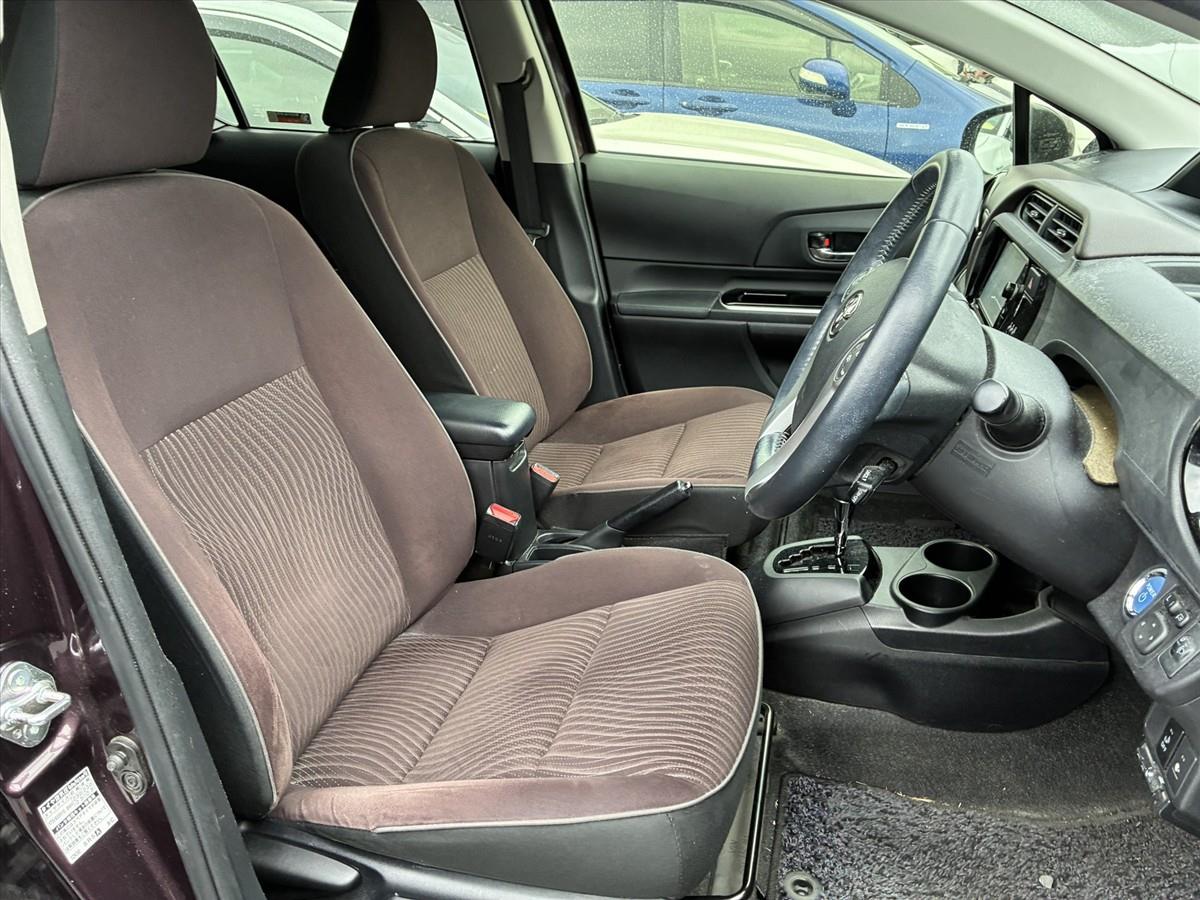 2015 Toyota Aqua thumbnail