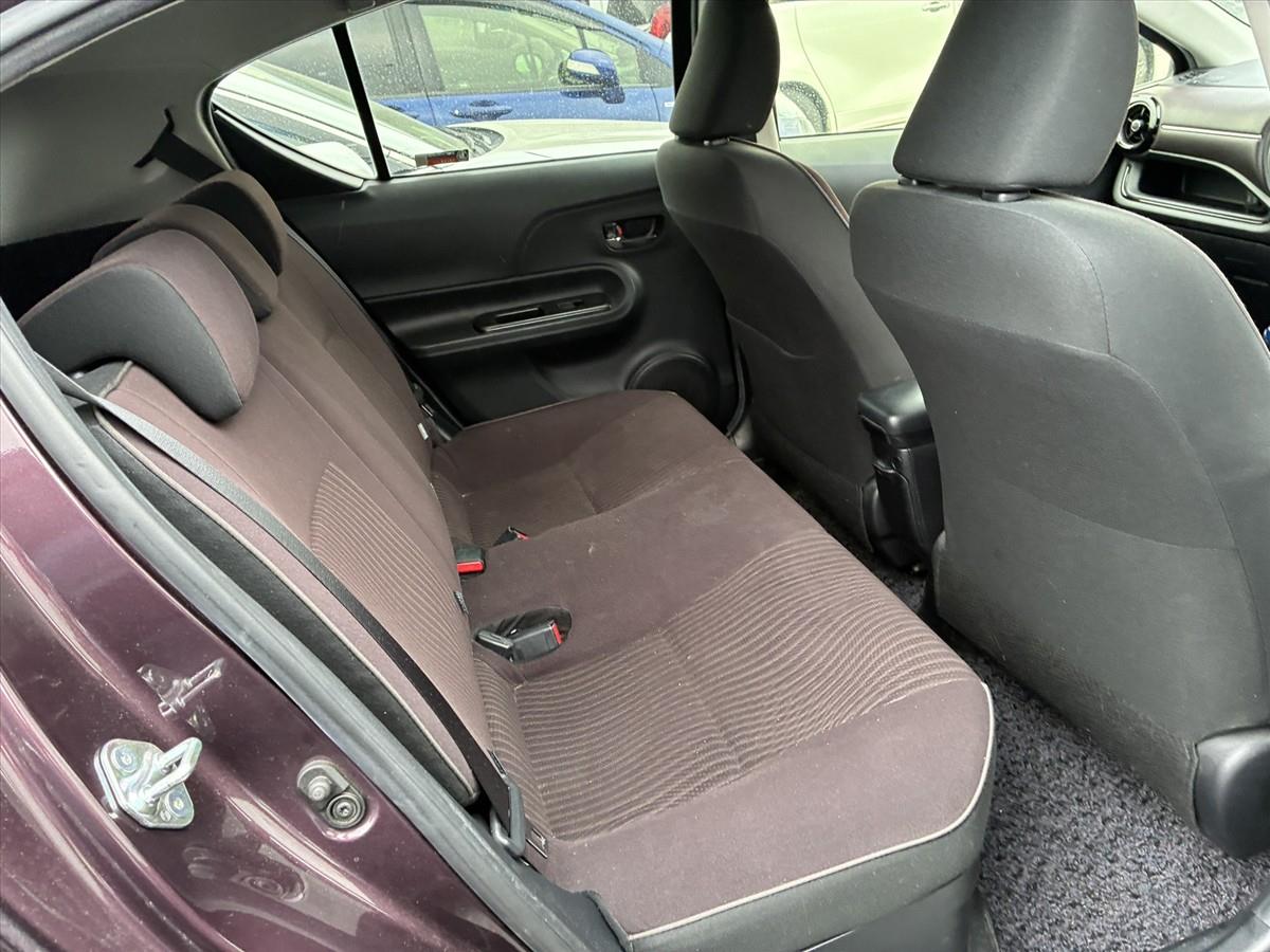 2015 Toyota Aqua thumbnail