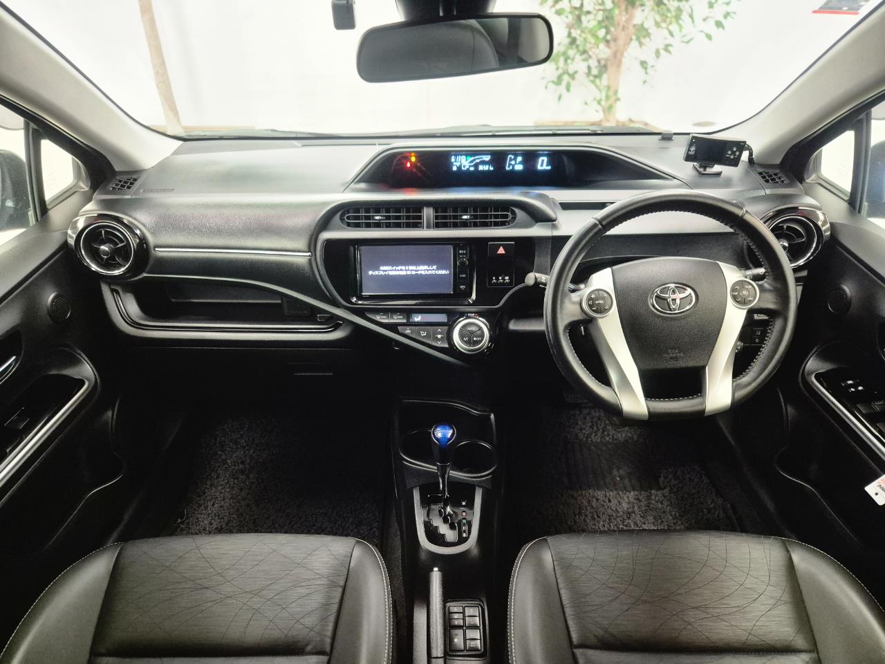 2016 Toyota Aqua thumbnail