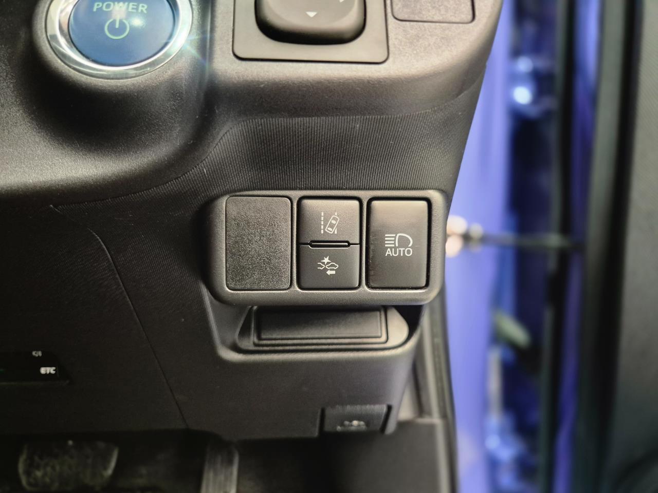 2016 Toyota Aqua thumbnail