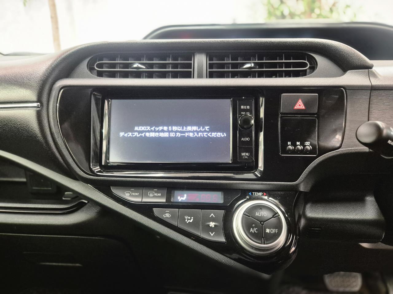 2016 Toyota Aqua thumbnail