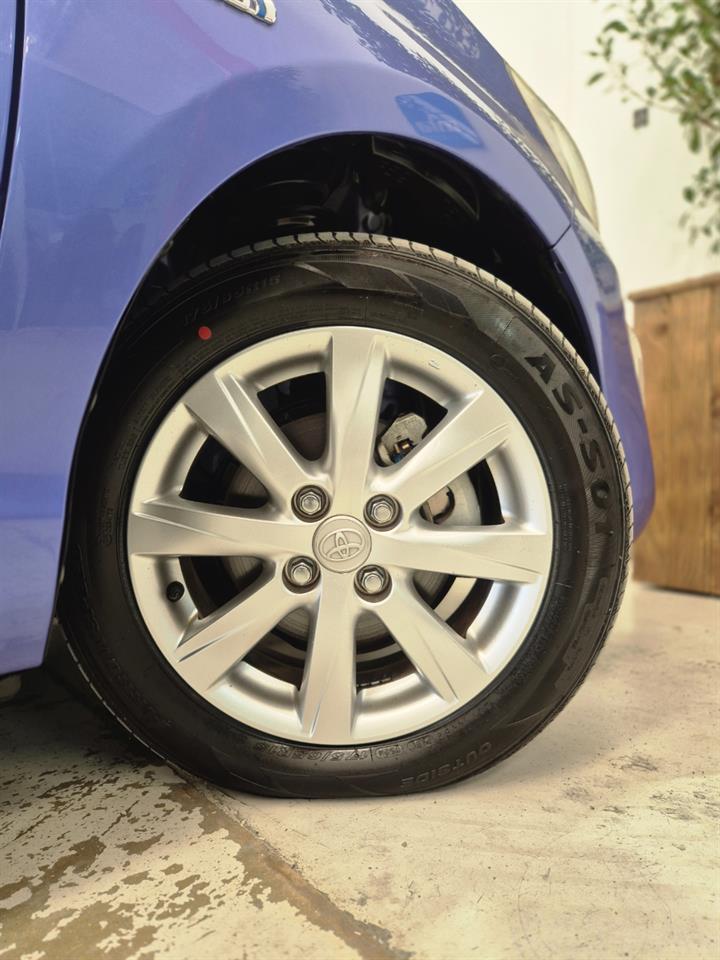 2016 Toyota Aqua thumbnail