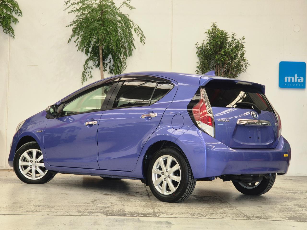 2016 Toyota Aqua thumbnail