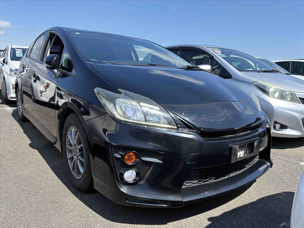 2013 Toyota Prius thumbnail