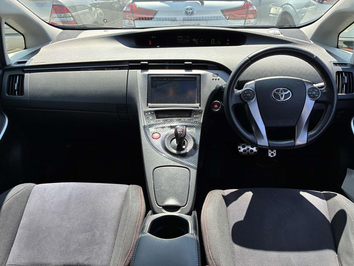 2013 Toyota Prius thumbnail