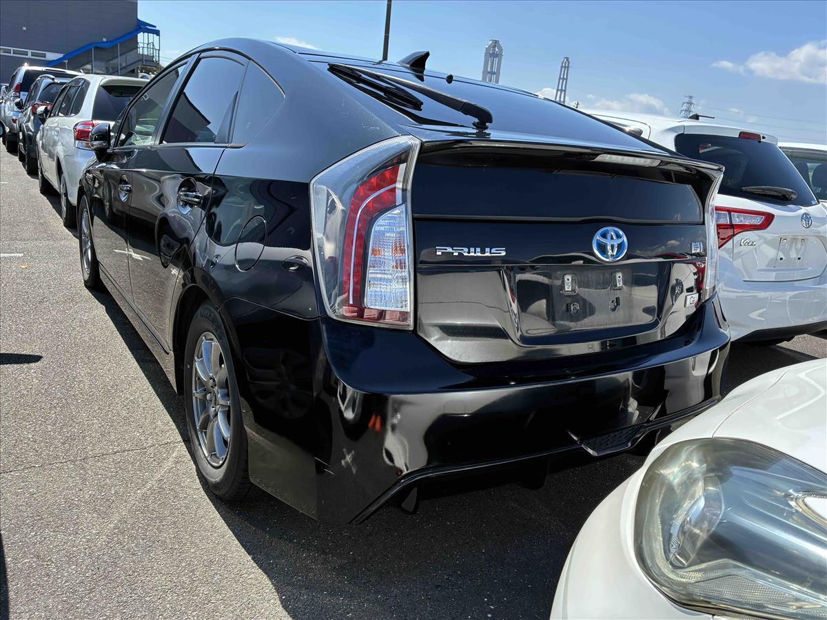 2013 Toyota Prius thumbnail