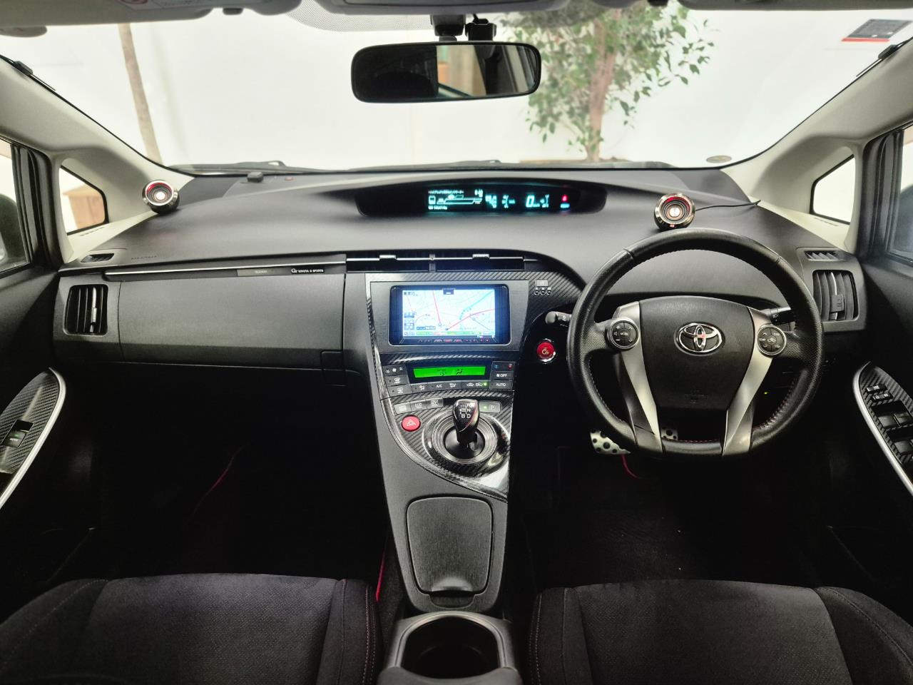 2012 Toyota Prius thumbnail