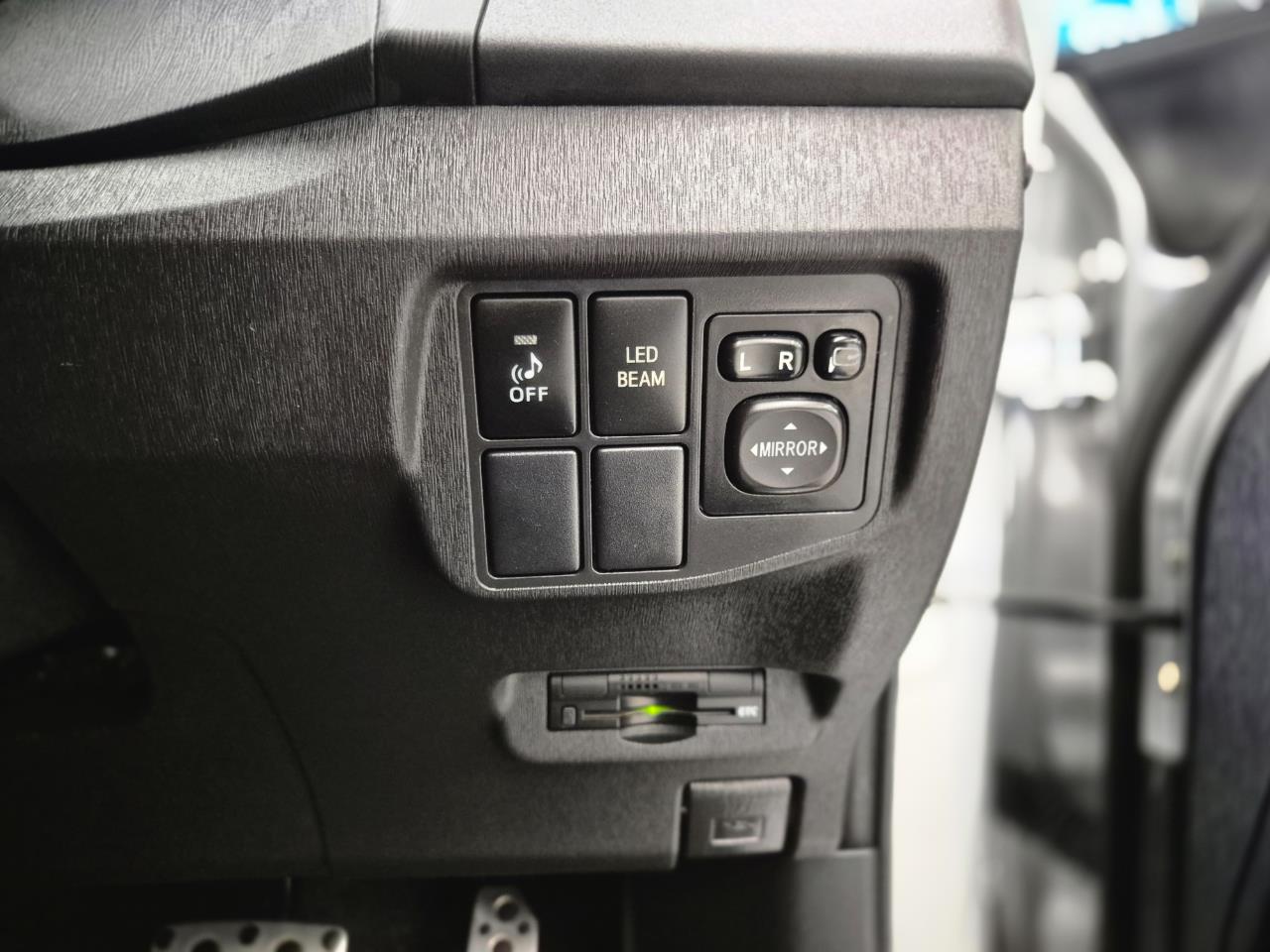 2012 Toyota Prius thumbnail