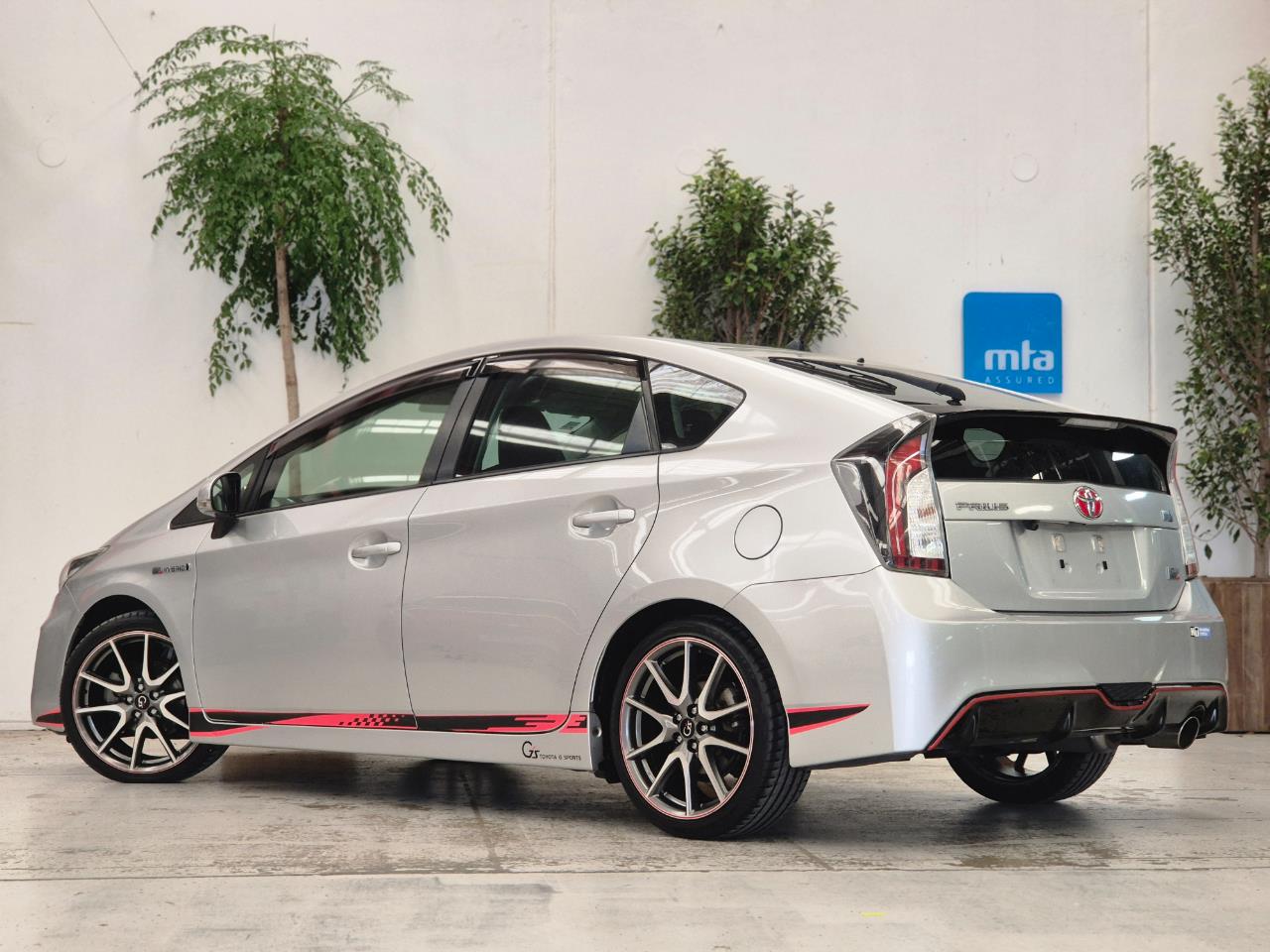 2012 Toyota Prius thumbnail