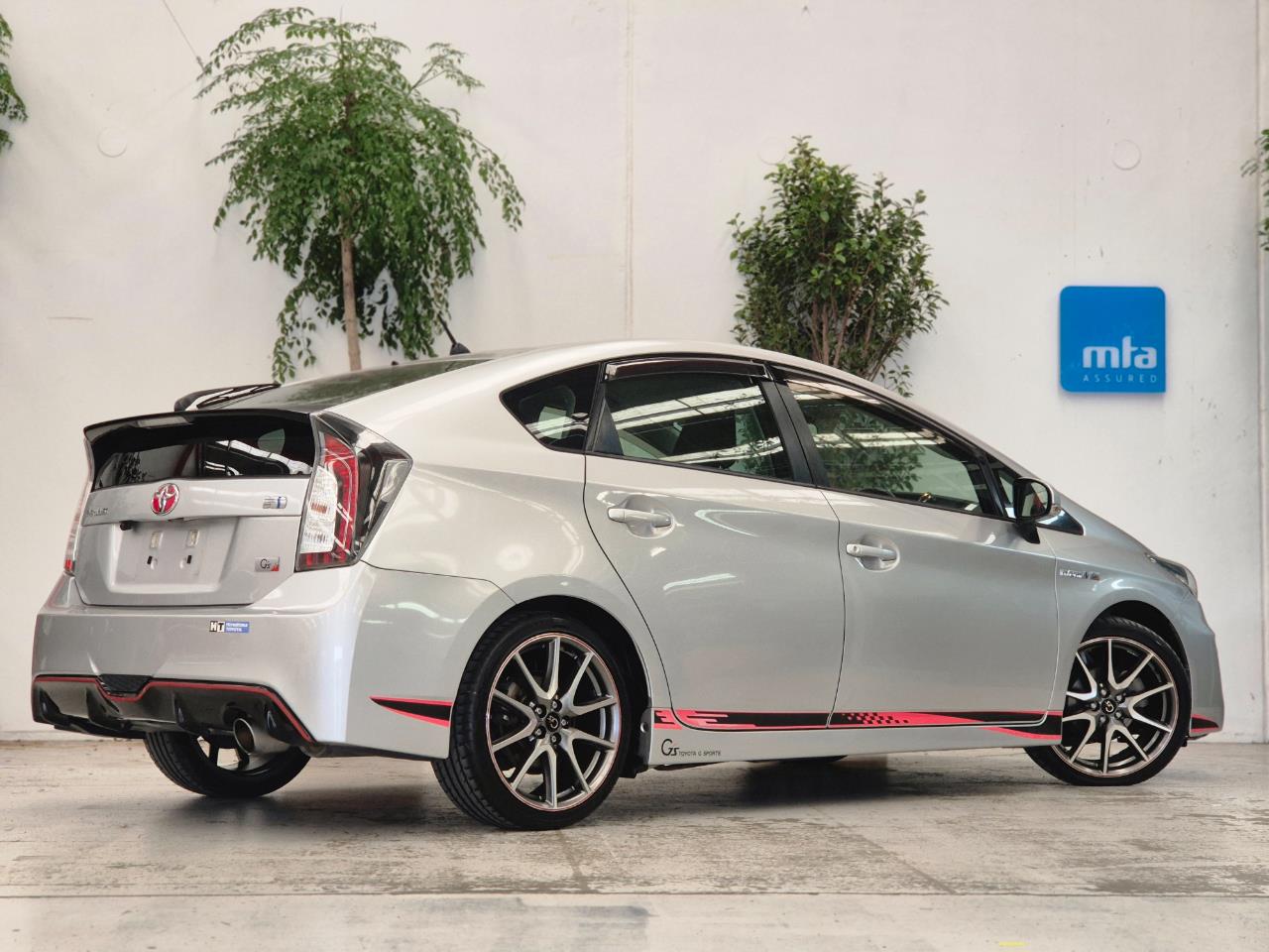 2012 Toyota Prius thumbnail