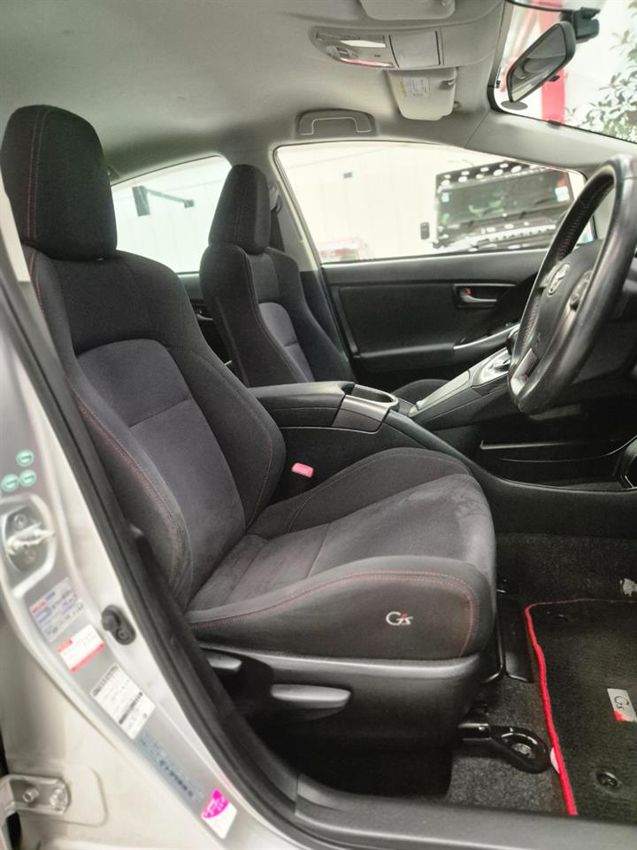 2012 Toyota Prius thumbnail