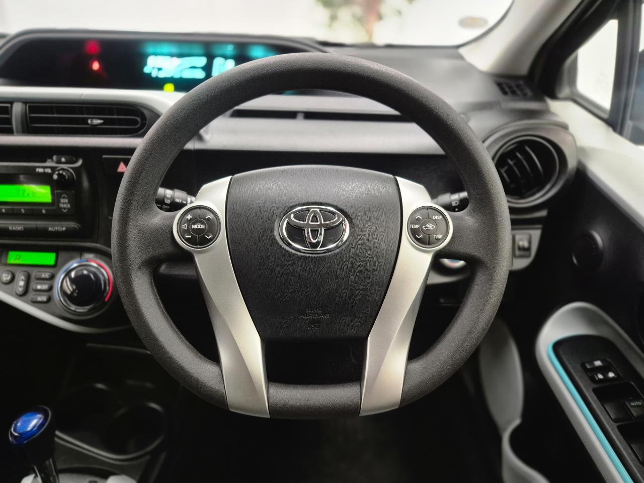 2013 Toyota Aqua thumbnail